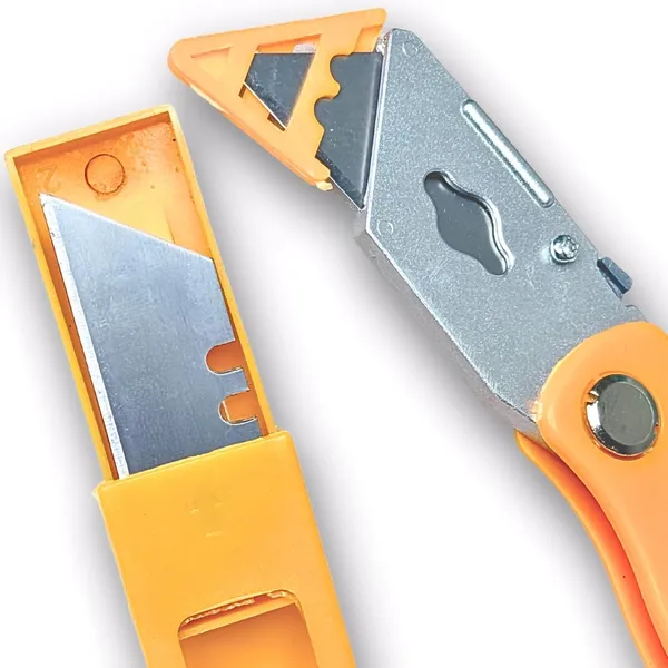 Ziodic_Utility_Craft_Knife_With_Tempered_Blades_–_Plasti_Handle,_Pocket_Clip_&_3_Extra_Blades_For_Diy,_Office_&_Home_Use