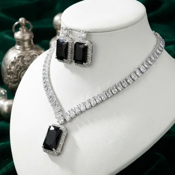 Womens_Fashion_Necklace_Set_With_Matching_Earrings