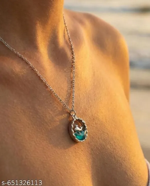 Silver_Look_Pendant_Necklace_For_Women