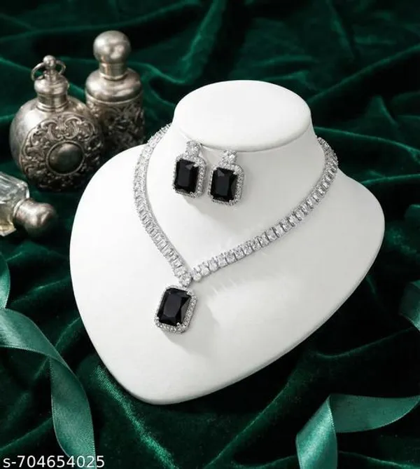 Womens_Fashion_Necklace_Set_With_Matching_Earrings