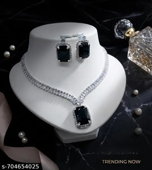Womens_Fashion_Necklace_Set_With_Matching_Earrings