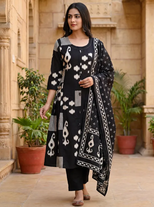 Black_Cotton_Kurta_Set_For_Women