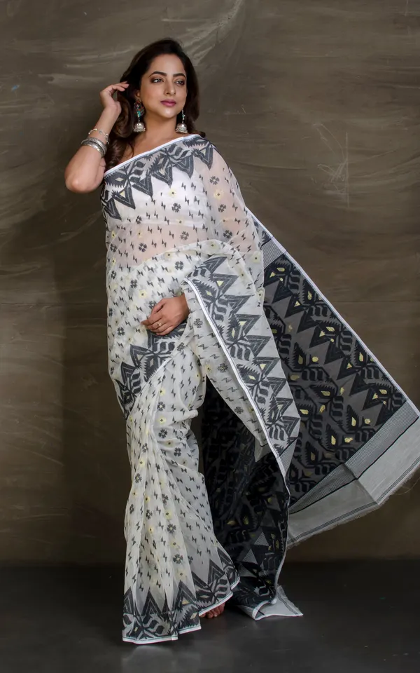 Hand_Woven_Jamdani_Saree_In_White_And_Black