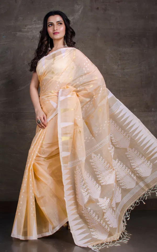 Handloom_Tussar_Silk_Jamdani_Saree_In_Light_Beige_Off_White_And_Gold