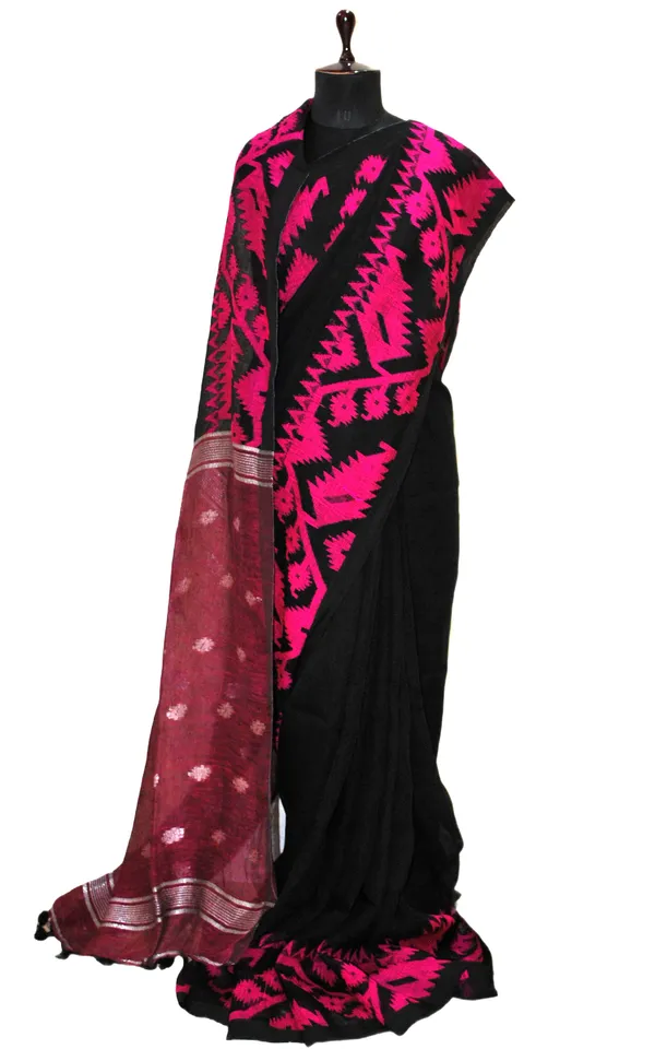 Woven_Karat_Work_Border_Linen_Jamdani_Saree_In_Black_And_Fuchsia