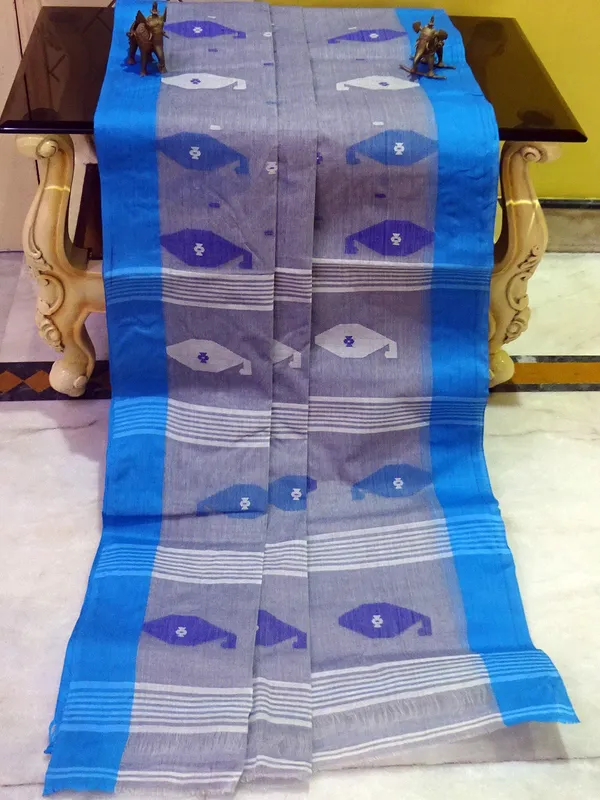Hand_Work_Cotton_Dhakai_Jamdani_Saree_In_Smoke_Grey_Off_White_And_Blue