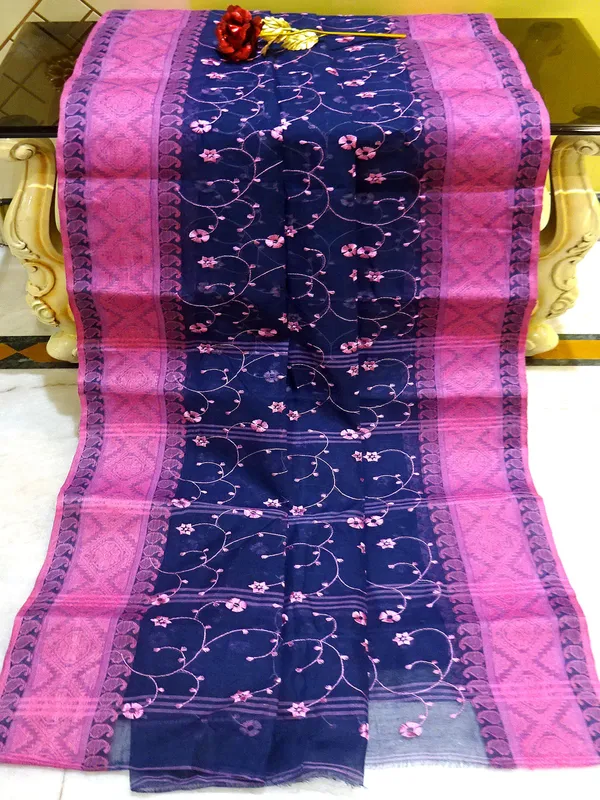 Bengal_Handloom_Cotton_Saree_With_Floral_Jaal_Embroidery_Work_In_Midnight_Blue_And_Pink