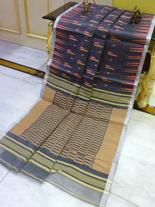 Designer_Geometric_Pattern_Jamdani_Saree_In_Dark_Grey_Beige_And_Magenta_Thread_Work