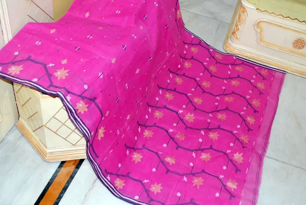 Hand_Woven_Cotton_Dhakai_Jamdani_Saree_In_Pink_Midnight_Blue_Beige_And_Off_White