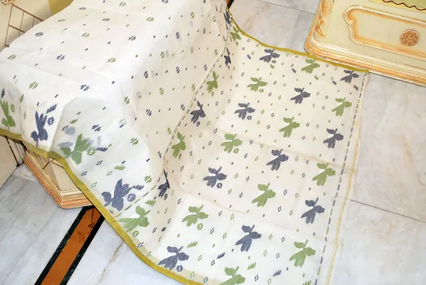Traditional_Hand_Karat_Work_Cotton_Jamdani_Saree_In_Off_White_Pistachio_Green_And_Navy_Blue