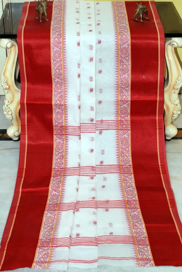 Velvet_Border_Bengal_Handloom_Hazar_Butti_Cotton_Saree_In_White_Beige_And_Red