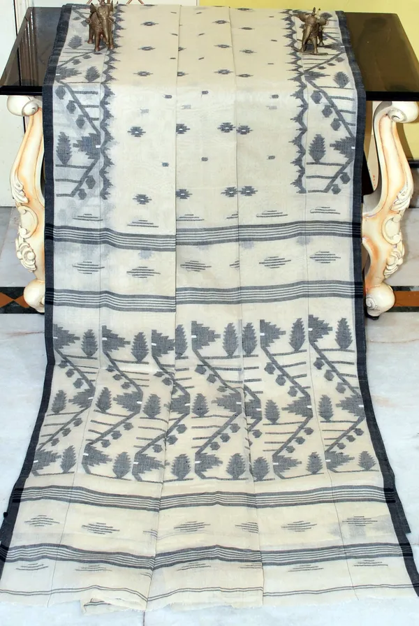 Hand_Karat_Needle_Woven_Work_Pure_Cotton_Bengal_Jamdani_Saree_In_Parchment_White_And_Black