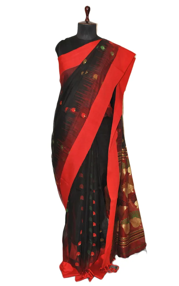 Blended_Cotton_Silk_Jamdani_Saree_In_Black_Red_Green_And_Antique_Gold