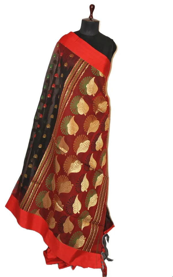 Blended_Cotton_Silk_Jamdani_Saree_In_Black_Red_Green_And_Antique_Gold