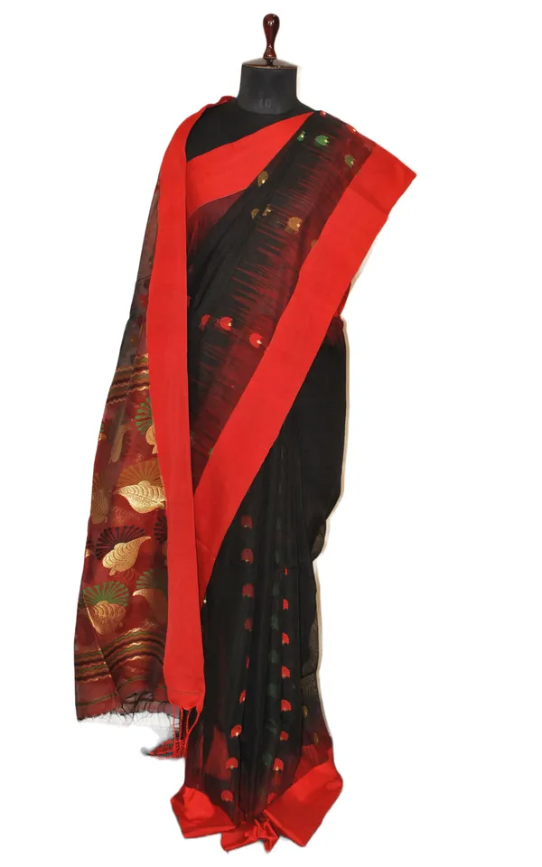 Blended_Cotton_Silk_Jamdani_Saree_In_Black_Red_Green_And_Antique_Gold