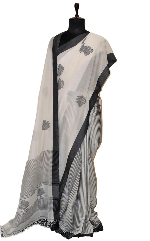 Hand_Woven_Poth_Border_Soft_Cotton_Saree_In_Off_White_Garage_Mix_White_And_Black