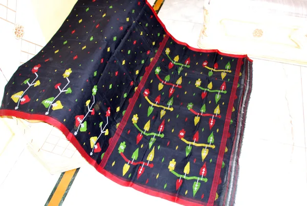 Hand_Woven_Skirt_Nakshi_Work_Cotton_Dhakai_Jamdani_Saree_In_Black_Red_And_Multicolor