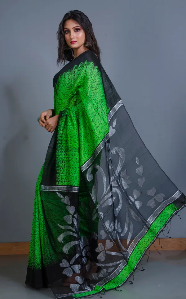 Pure_Handloom_Matka_Shibori_Jamdani_Saree_In_Green_And_Black