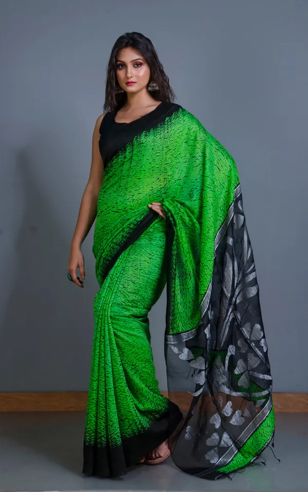 Pure_Handloom_Matka_Shibori_Jamdani_Saree_In_Green_And_Black