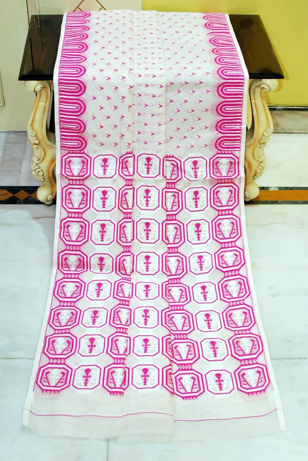 Hand_Woven_Jamdani_Saree_In_Off_White_White_And_Magenta
