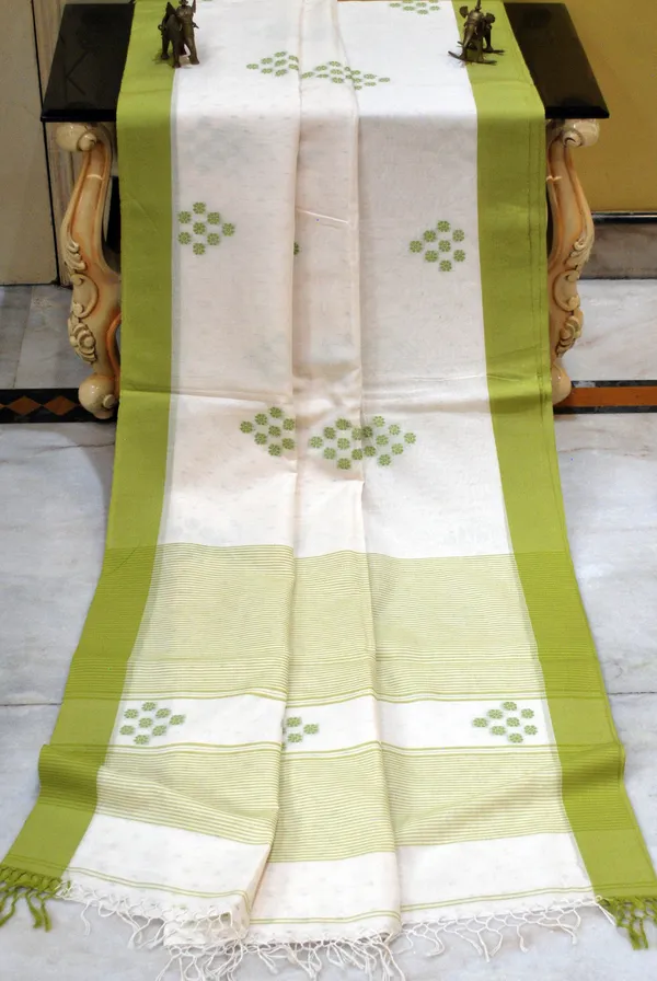Hand_Woven_Premium_Slim_Border_Soft_Cotton_Saree_In_Pearl_White_And_Olive_Green
