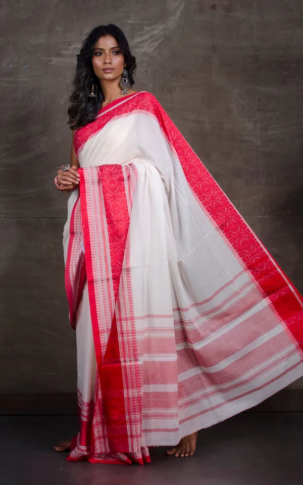 Bengal_Handloom_Broad_Nakshi_Border_Cotton_Saree_In_Off_White_And_Red