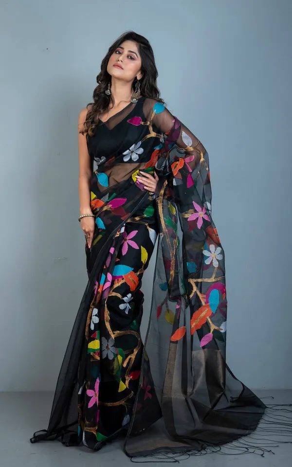 Peacock_And_Floral_Motif_Work_Muslin_Silk_Jamdani_Saree_In_Black_Golden_And_Multicolor_Thread_Work