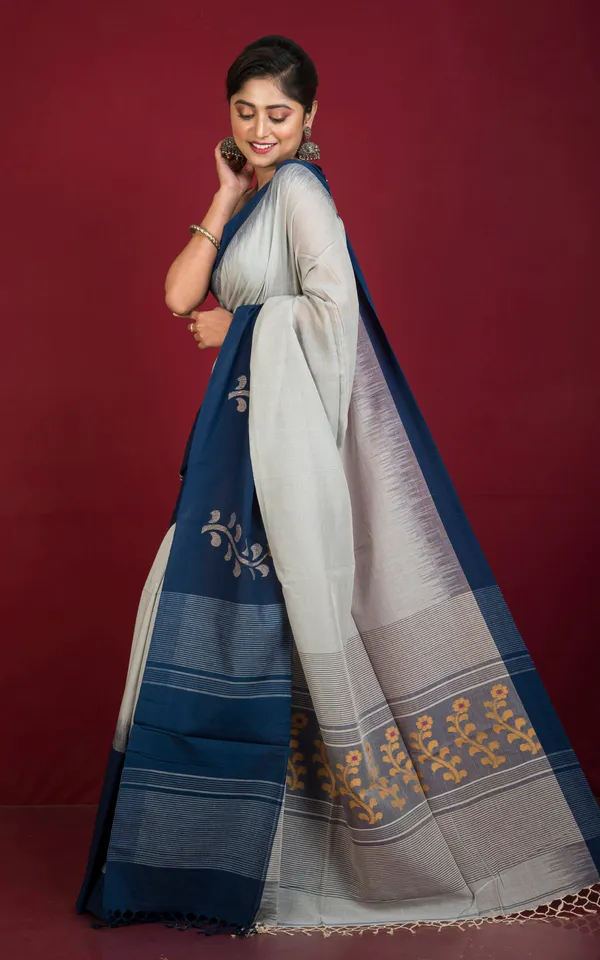 Premium_Quality_Double_Warp_Khaddar_Kadiyal_Skirt_Border_Jamdani_Saree_In_Light_Gray_And_Midnight_Blue