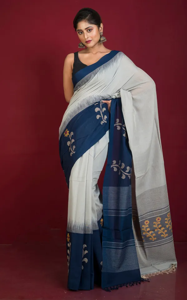 Premium_Quality_Double_Warp_Khaddar_Kadiyal_Skirt_Border_Jamdani_Saree_In_Light_Gray_And_Midnight_Blue