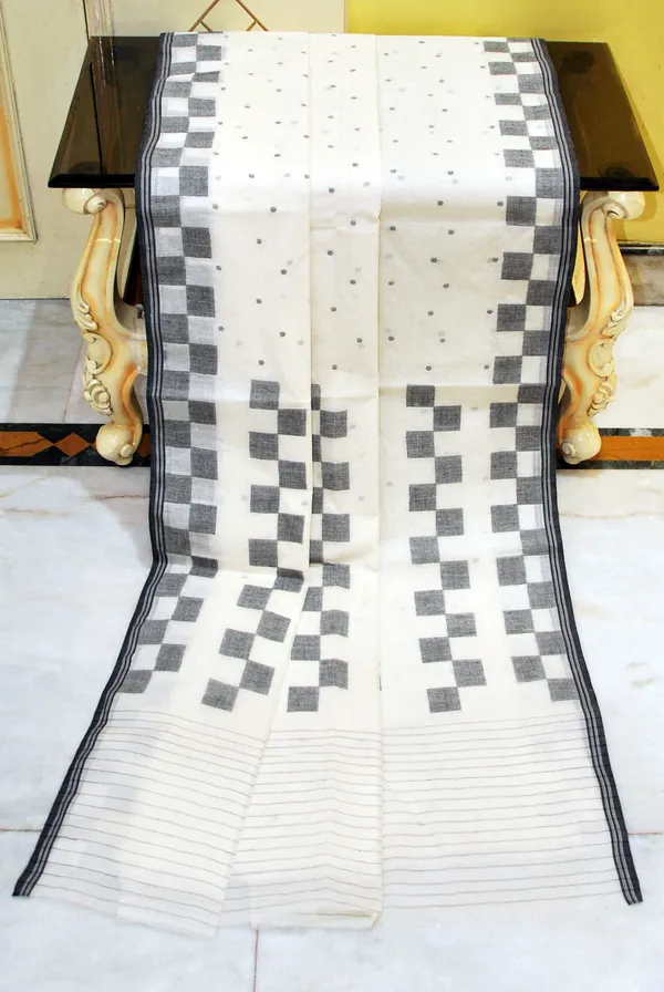 Hand_Woven_Pure_Cotton_Bengal_Jamdani_Saree_In_Warm_White_And_Black_Thread_Work