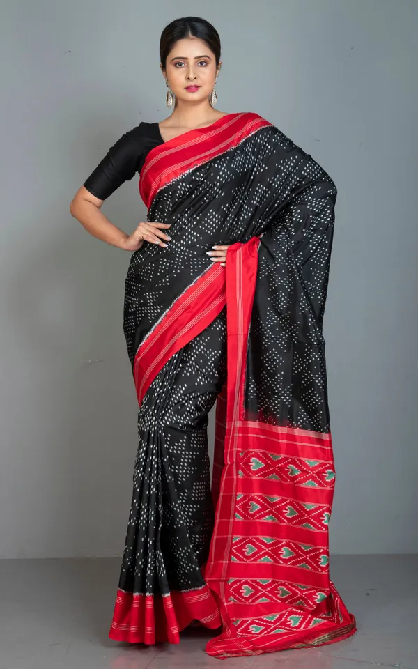 Exclusive_Twill_Ikkat_Pochampally_Silk_Saree_In_Black_Red_Off_White_And_English_Green