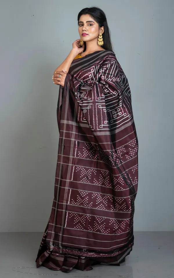 Exclusive_Twill_Ikkat_Pochampally_Silk_Saree_In_Dark_Mahogany_Brown_And_Off_White