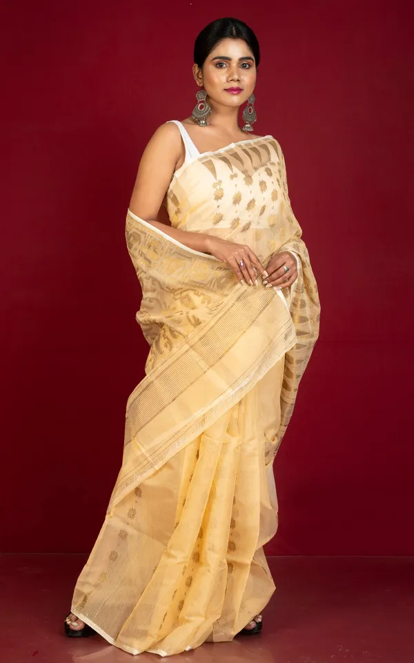 Soft_Neem_Zari_Woven_Work_Jamdani_Saree_In_Cream_Off_White_And_Antique_Gold