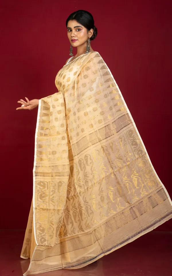 Soft_Neem_Zari_Woven_Work_Jamdani_Saree_In_Cream_Off_White_And_Antique_Gold