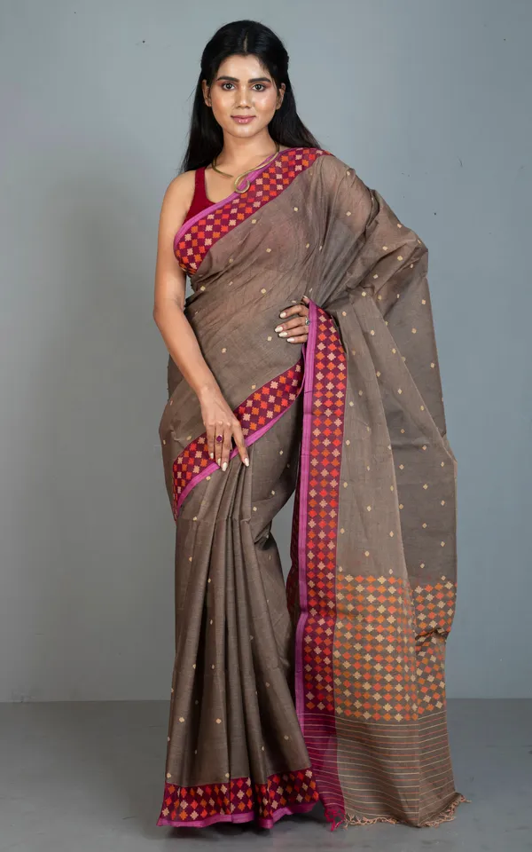 Premium_Quality_Double_Warp_Cotton_Jamdani_Saree_In_Dual_Tone_Warm_Grey_Hot_Pink_And_Multicolor