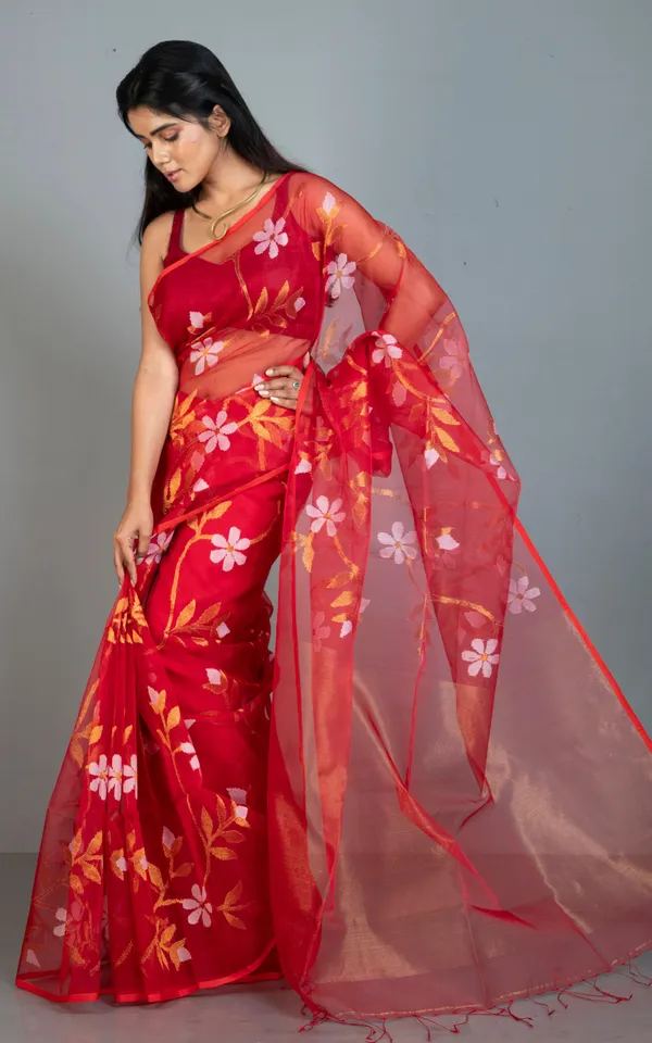 Premium_Poth_Muslin_Silk_Jamdani_Saree_With_Jaal_Floral_Work_In_Red_Off_White_And_Golden