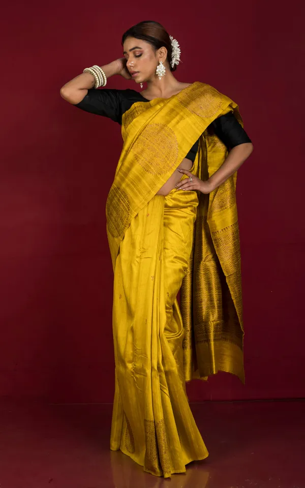 Woven_Chakram_Nakshi_Motif_Designer_Tussar_Banarasi_Saree_In_Golden_Yellow_And_Antique_Golden