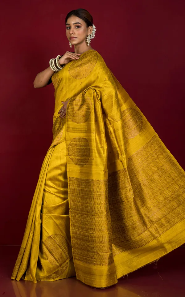 Woven_Chakram_Nakshi_Motif_Designer_Tussar_Banarasi_Saree_In_Golden_Yellow_And_Antique_Golden