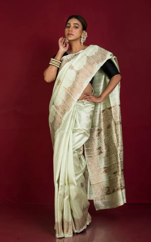 Woven_Necklace_Nakshi_Motif_Designer_Tussar_Banarasi_Saree_In_Pastel_Ice_Green_And_Antique_Golden