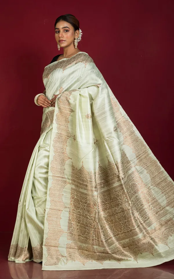 Woven_Necklace_Nakshi_Motif_Designer_Tussar_Banarasi_Saree_In_Pastel_Ice_Green_And_Antique_Golden