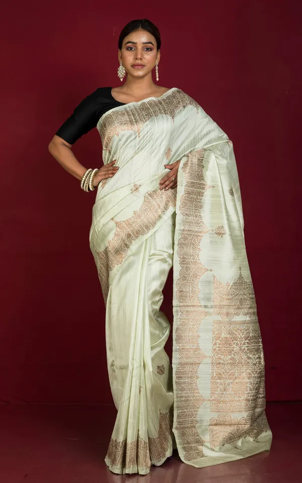 Woven_Necklace_Nakshi_Motif_Designer_Tussar_Banarasi_Saree_In_Pastel_Ice_Green_And_Antique_Golden
