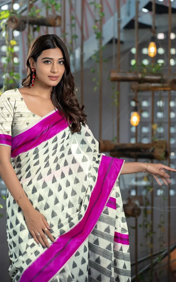 Designer_Soft_Jamdani_Saree_In_Off_White_Black_And_Pink