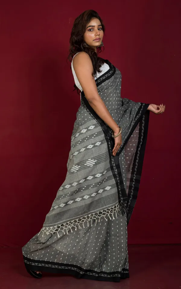 Woven_Nakshi_Work_Authentic_Khaddar_Cotton_Jamdani_Saree_In_Grey_Off_White_And_Black