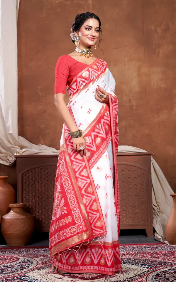 Traditional_Skirt_Nakshi_Work_Soft_Jamdani_Saree_In_Off_White_Red_And_Golden