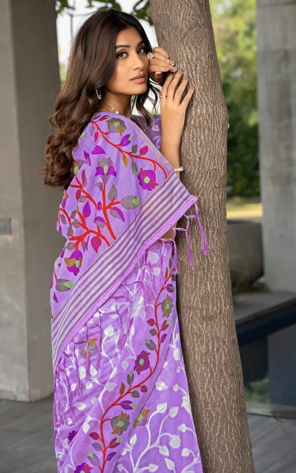 Tantuja_Inspired_Traditional_Woven_Floral_Nakshi_Soft_Jamdani_Saree_In_Lavender_Off_White_Red_And_Multicolor