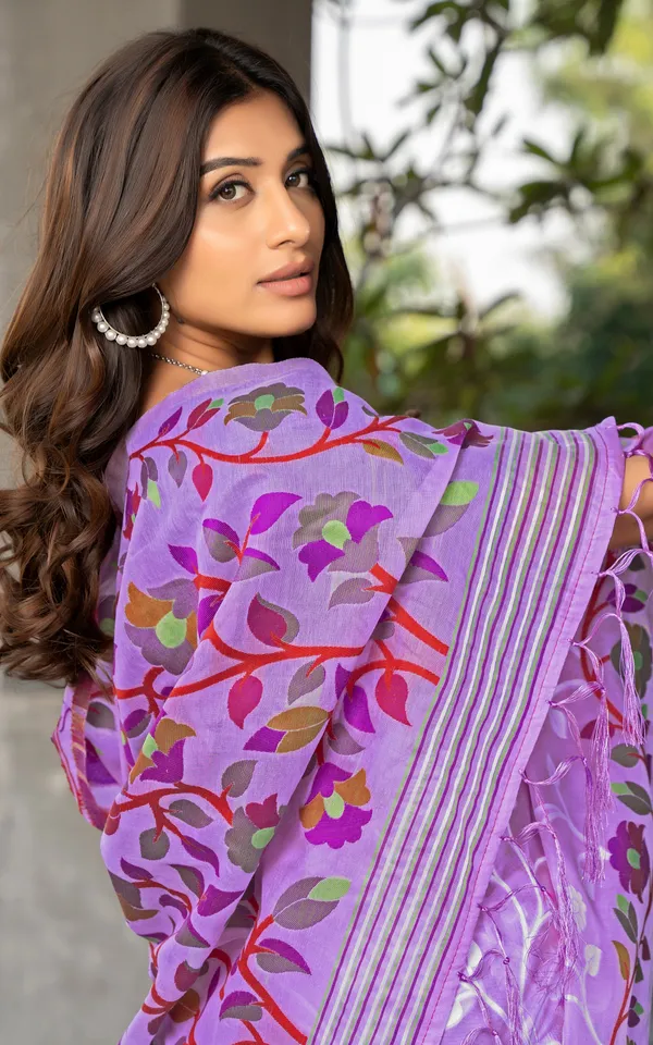 Tantuja_Inspired_Traditional_Woven_Floral_Nakshi_Soft_Jamdani_Saree_In_Lavender_Off_White_Red_And_Multicolor