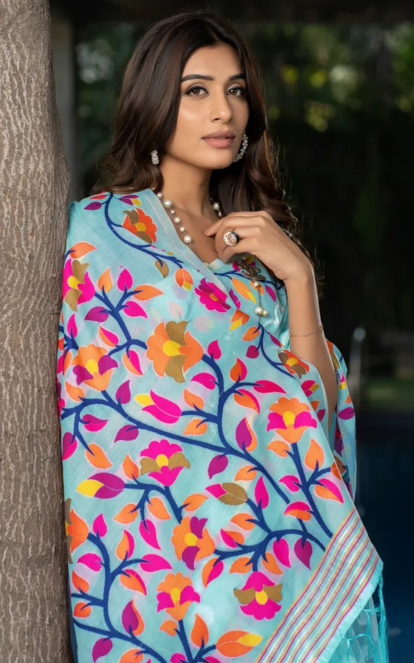 Tantuja_Inspired_Traditional_Woven_Floral_Nakshi_Soft_Jamdani_Saree_In_Sky_Blue_Off_White_Hot_Pink_And_Multicolor