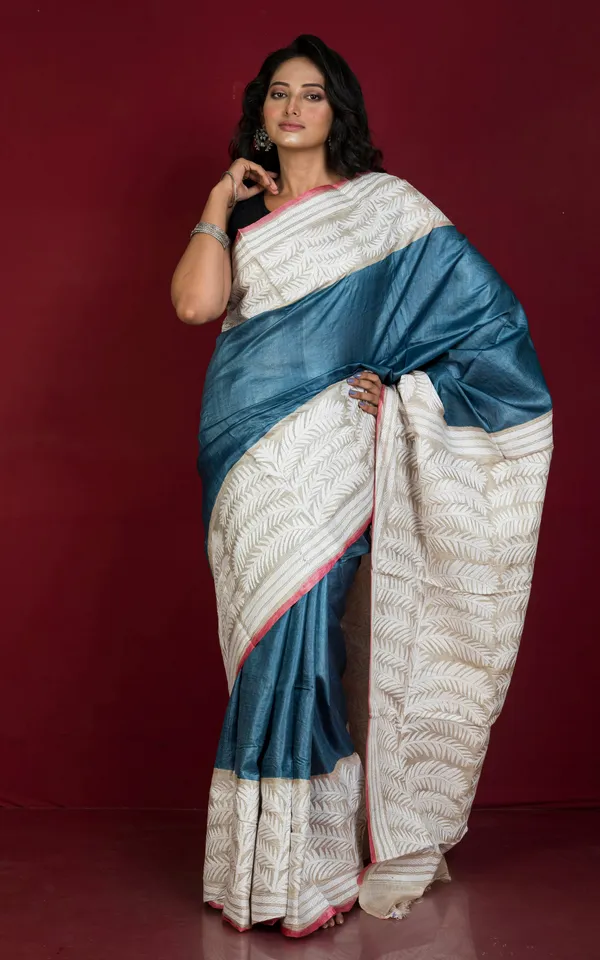 Tie_Dye_Gachi_Tussar_Silk_Hand_Embroidery_Kantha_Stitch_Saree_In_Blue_Gray_Matte_Red_Gold_Beige_And_Off_White_Thread_Work