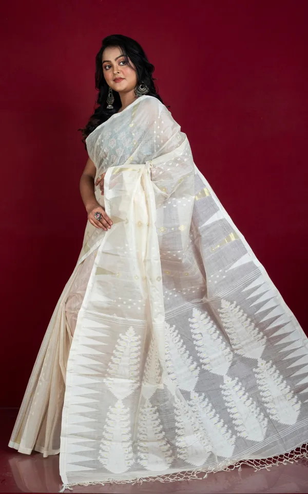Handloom_Tussar_Silk_Jamdani_Saree_In_Pearl_White_Off_White_And_Gold