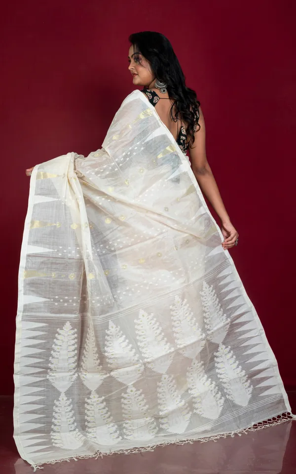 Handloom_Tussar_Silk_Jamdani_Saree_In_Pearl_White_Off_White_And_Gold